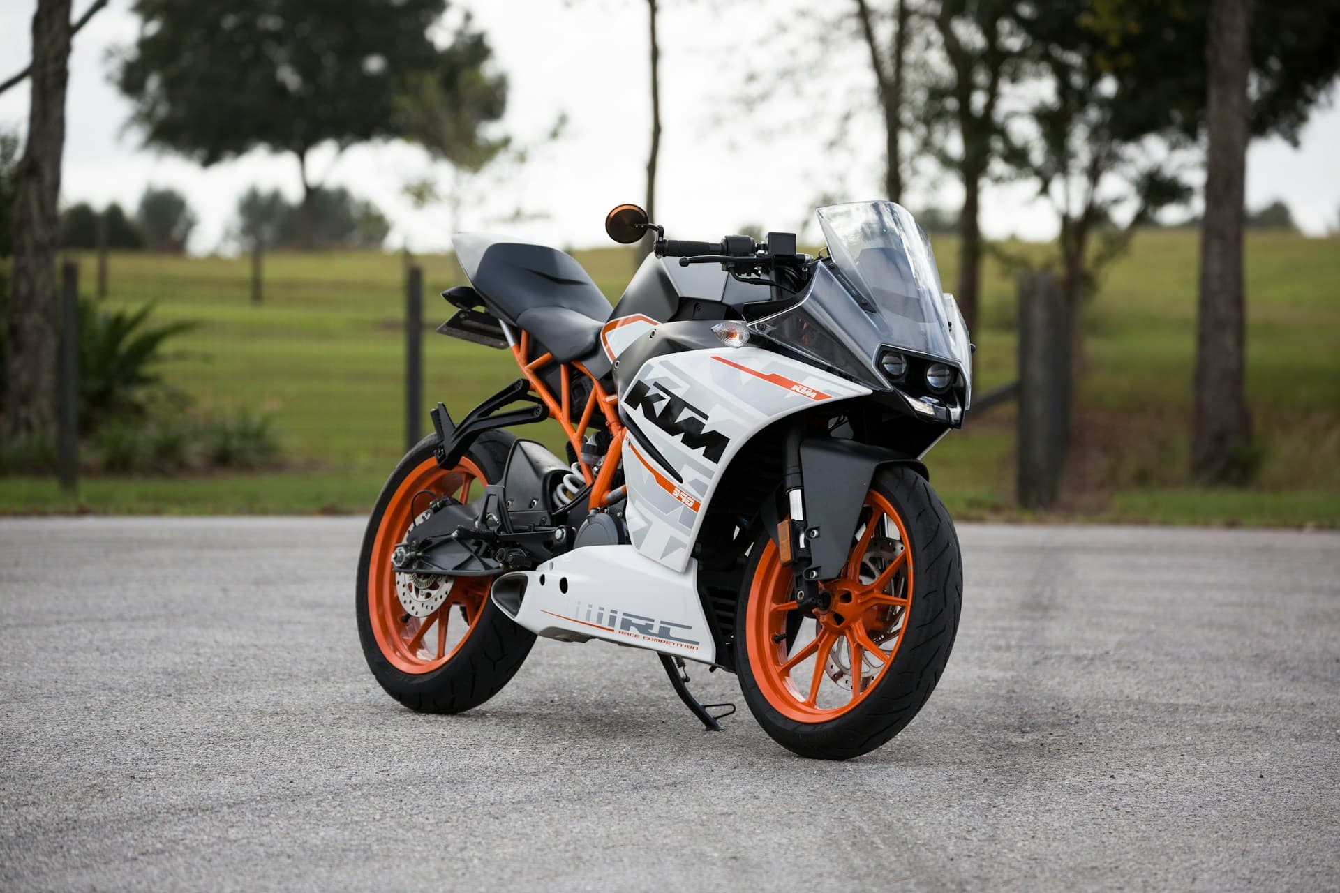 Apache RTR 200